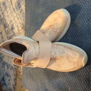 Ecco Biom Amrap Strap Fashion Sneaker Rose Dust 42